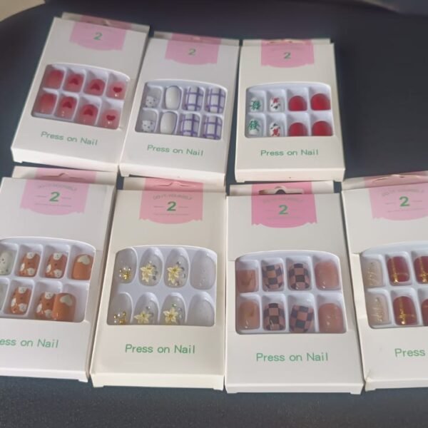 Glitter 3D Floral Press-On Artificial Nail Tips with Nail Glue fake nails (1 Set)