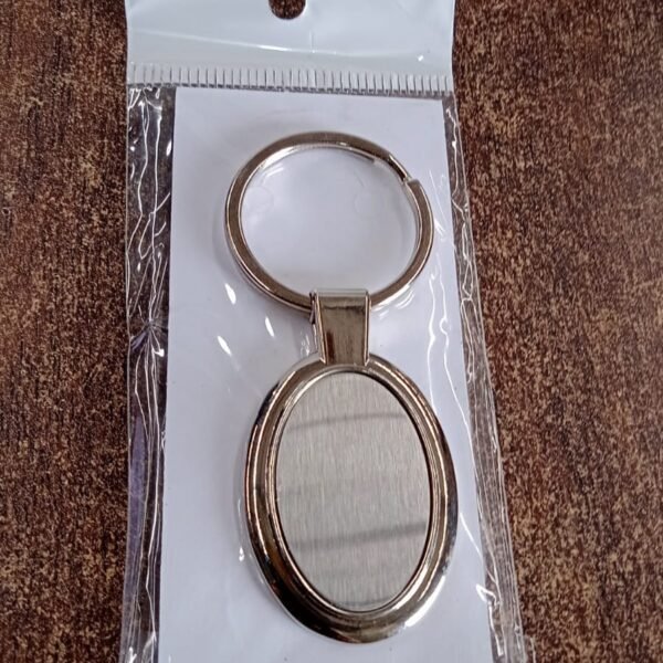 Elegant Oval Shape Metal Keychain for Personal Use