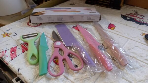 73630971-2696-4f62-9162-5bd01497712c_86834ba7-06b2-4174-8829-930d766e7856.jpg Corrugated 6 Pc Kitchen Knife Set – Professional Knives with Storage Box