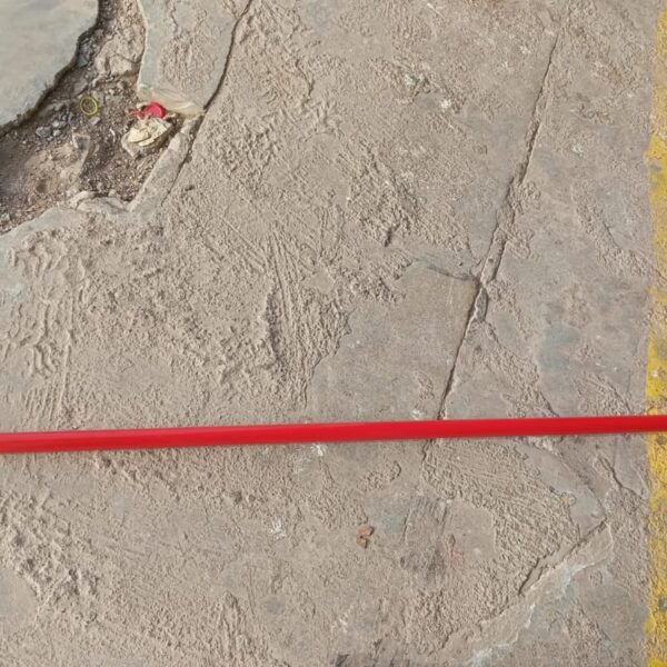 90-inch Metal Extendable Cobweb Brush – Ceiling, Fan & Light Dust Cleaning (MOQ: 3)