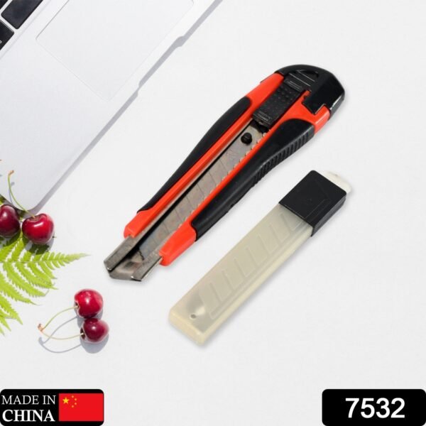 7532.jpg Heavy Duty 18mm Cutter Knife Set with Extra Blades for Office & Home