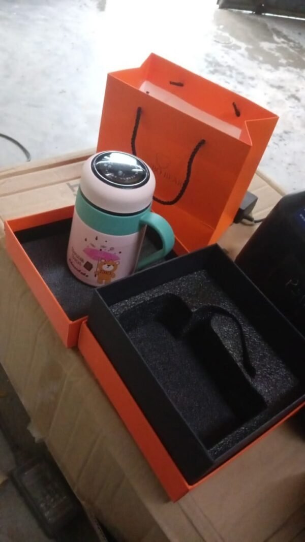 Smart Vacuum Insulated Water Bottle with LED Display & Gift Box (600 ML Approx)