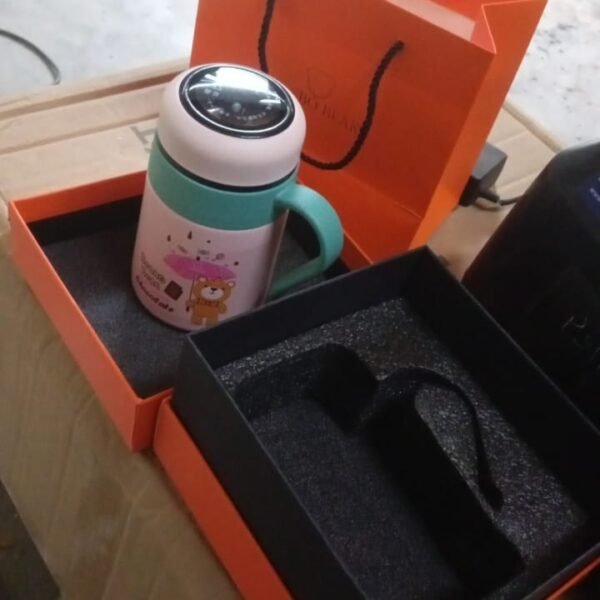 Smart Vacuum Insulated Water Bottle with LED Display & Gift Box (600 ML Approx)