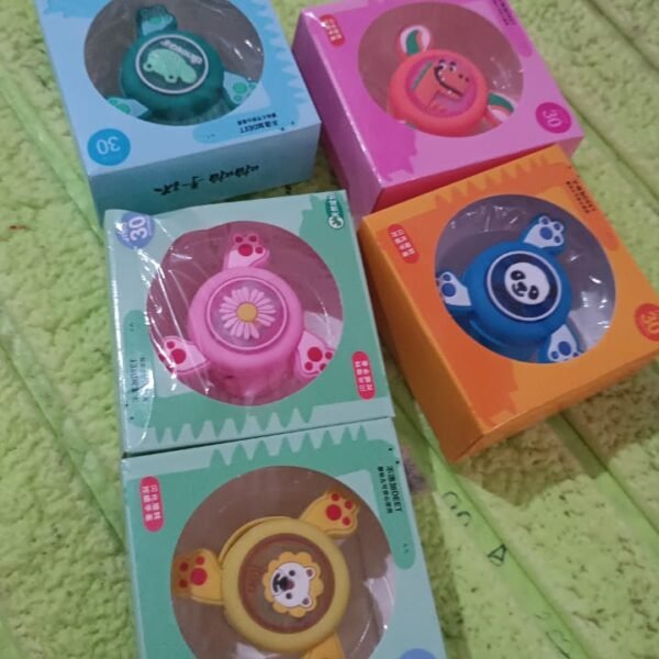 LED Light & Spinning Slap Kids Cartoon Bracelet Wrist Band (1 Pc / Mix Design)