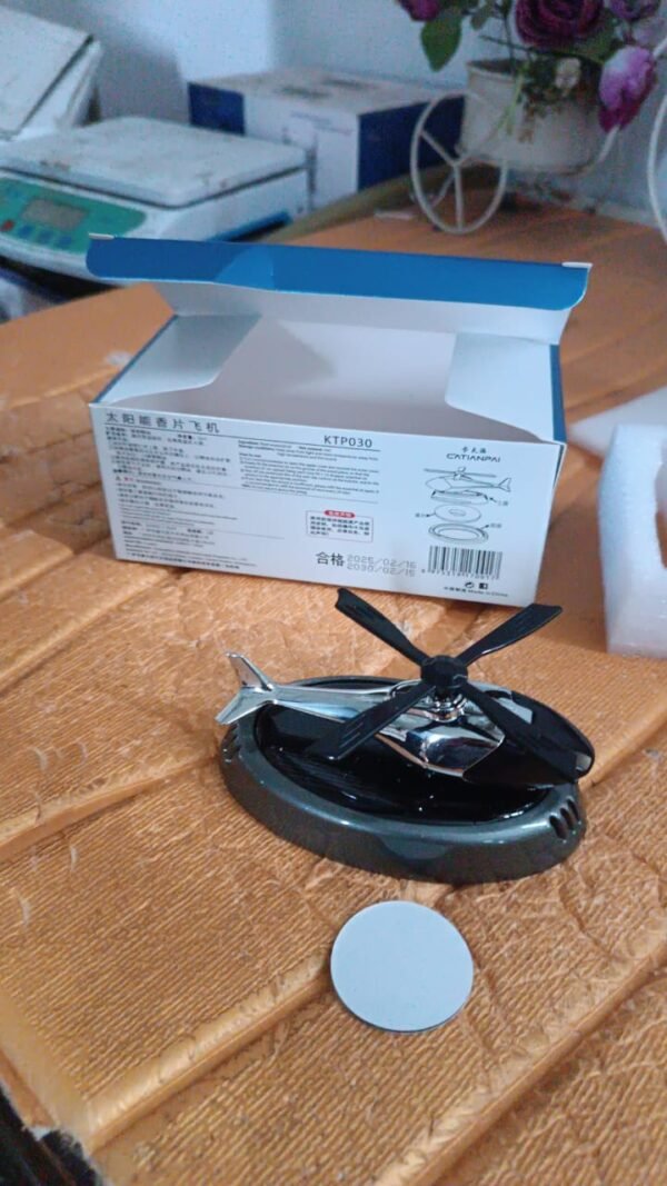 79b7f22c-babe-43f2-8024-57e3b0a4624f.jpg Car Dashboard Perfume Diffuser with Rotating Blades (1 Set)