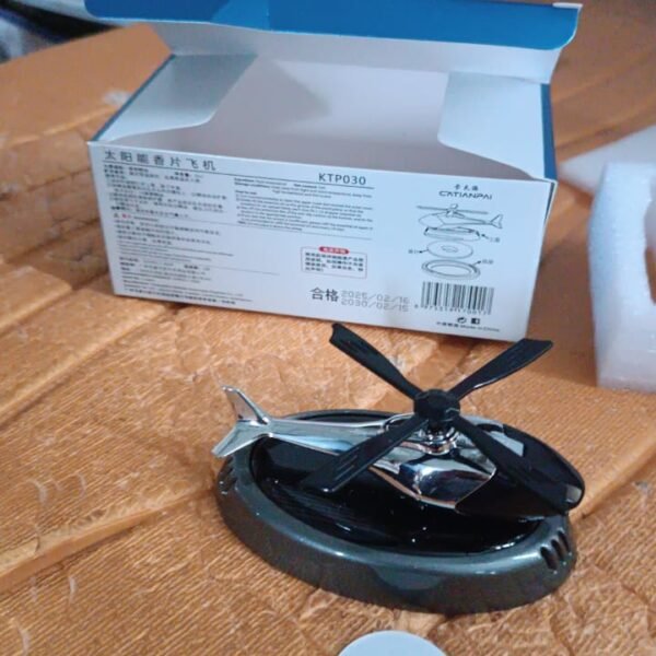 79b7f22c-babe-43f2-8024-57e3b0a4624f.jpg Car Dashboard Perfume Diffuser with Rotating Blades (1 Set)