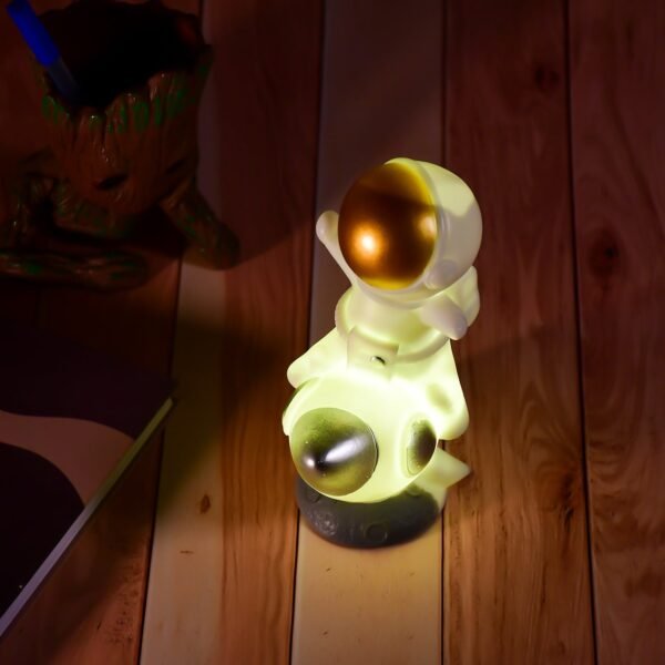 Space Astronaut Figurines Resin Mini Model Home Decor DIY Desktop Ornament Miniatures