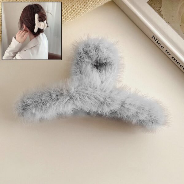 7b521758-8895-4263-ba84-f15f769bd023.jpg Large Plush Hair Claw Clips, Plastic Fluffy Hair Claw Hair (1 Pc / Mix Color)