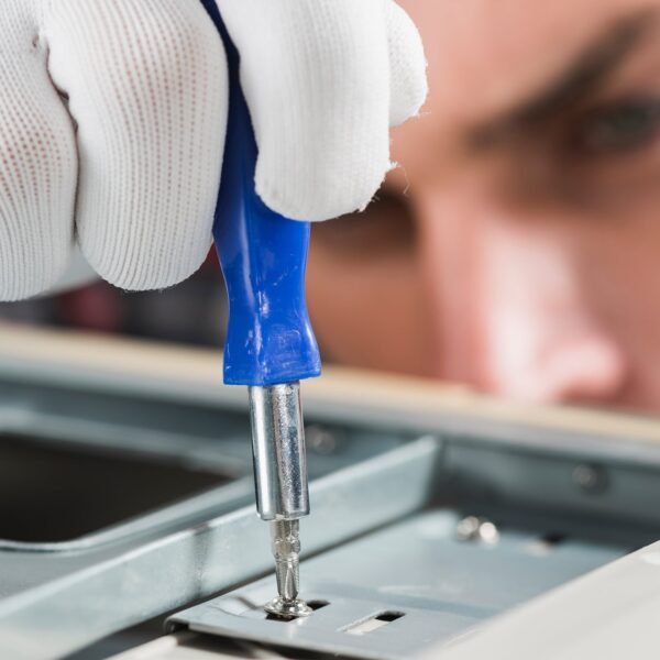 16-in-1 Screwdriver Set with 15 Magnetic Bits – Professional Driver Kit