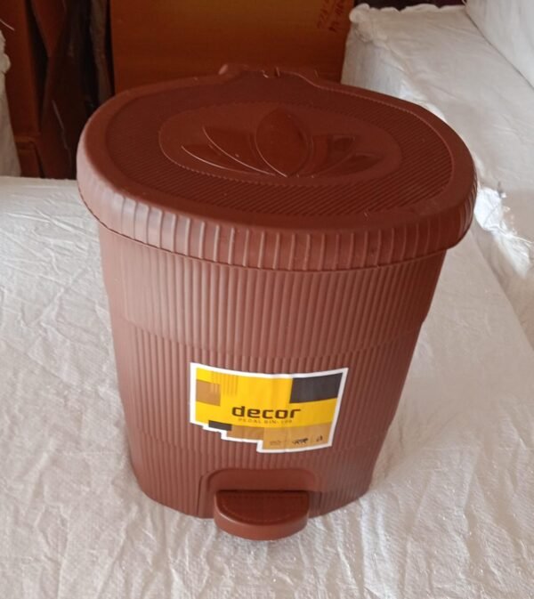 8b66c4ec-a6ad-4d3f-be07-63a90272fc36.jpg Mini Plastic Pedal Dustbin for Kitchen, Office & Car Use (1 PC)