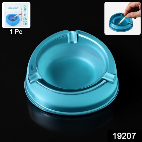 Heavy-Duty Transparent Plastic Ashtray with Triple Rest Slots (1 Pc)