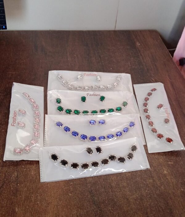 90f0e330-b364-48a7-af8a-f583fd4c6ecb.jpg Diamond Necklace and Earrings Set (1 Set / Mix Color)