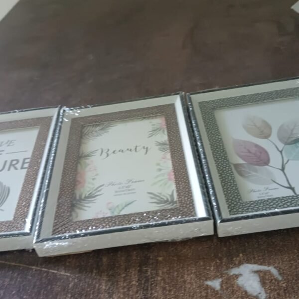 Modern Plastic Picture Frame Photo Holder (1 Pc / Mix Color & Design / 15×12 Cm)