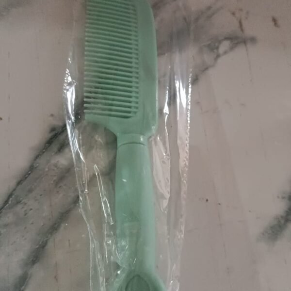 939dbc73-1469-4fda-bcff-745aa5d1387b.jpg Plastic Hair Comb with Heart-Shaped Handle (1 Pc)