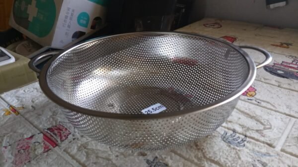 9678c1dd-bd01-4eee-8bfe-b1dcc55f5ff2.jpg Stainless Steel Colander with Handle, Large Strainer Basket for Kitchen (25.5 cm)