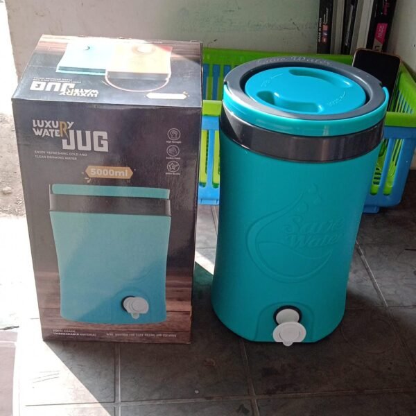 Multicolored 5L Water Rover Jug: Insulated Plastic Jug with Sturdy Handle