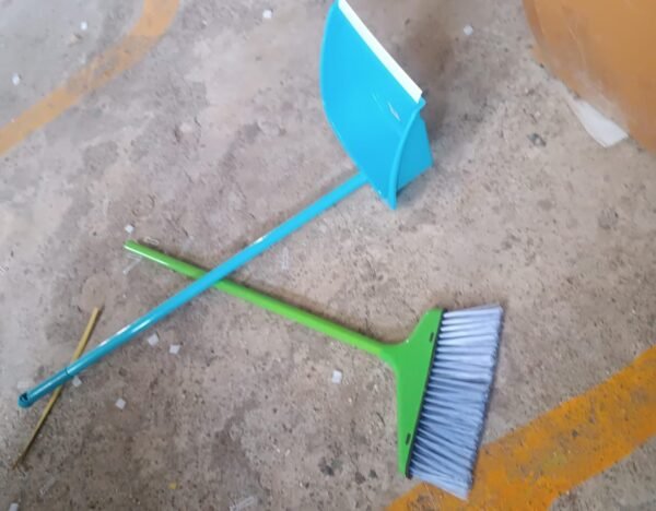 99b81cb9-efd5-4552-9666-7e40ae1fc2b1.jpg HANDLE DUSTPAN AND BRUSH FOR SWEEPING & CLEANING DUST, Supdi