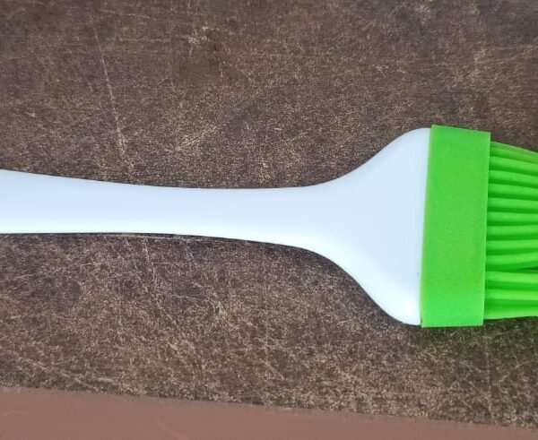 Silicone Kitchen Oil Spatula Brush with Handle Pastry / Cake Brush (17 cm / 1 Pc)