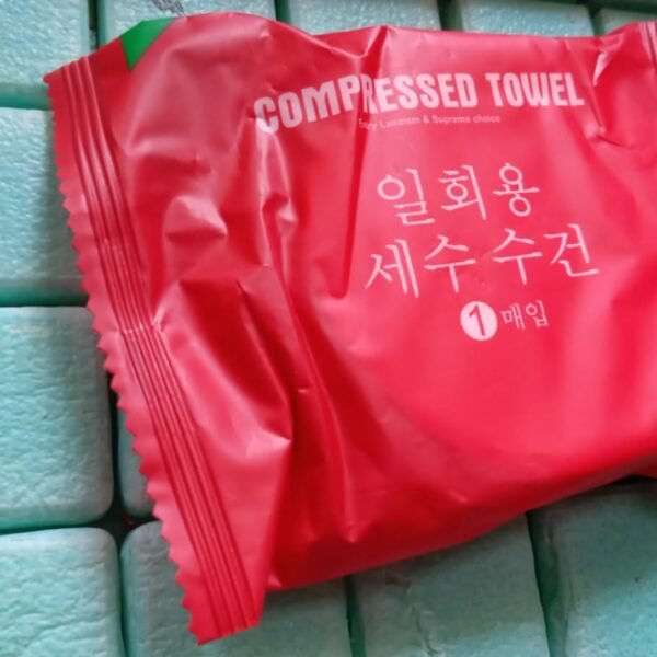 Compressed Towels Portable Disposable Compressed Cotton Coin Tissue Towel for Travel (30x25 Cm)