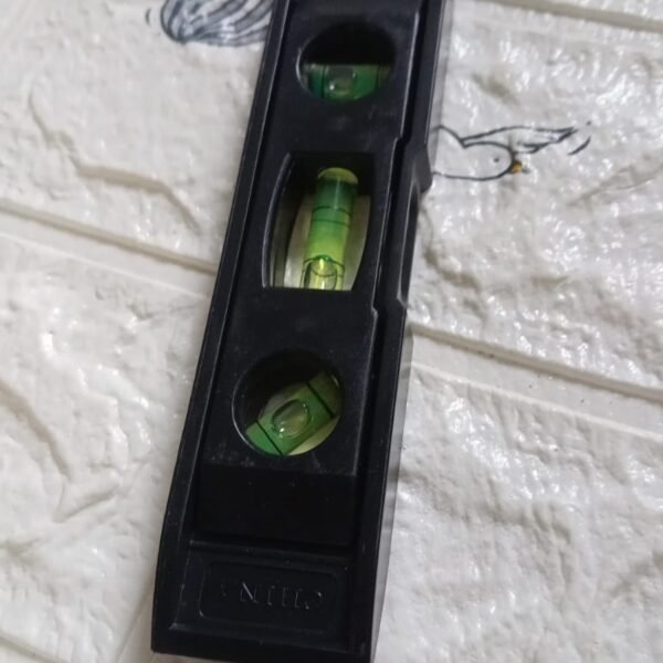 9efaca3a-8ca3-4c3b-b391-58a9cef10128.jpg Plastic Torpedo Spirit Level – 3-Bubble Measuring Tool