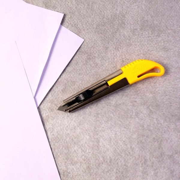 Heavy-Duty Stainless Steel Body Utility Cutter Knife (1 Pc / With 2 Extra Blade)