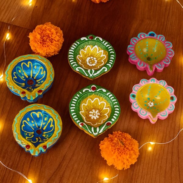 Decorative Hand-Painted Clay Diya Set (6 Pc)