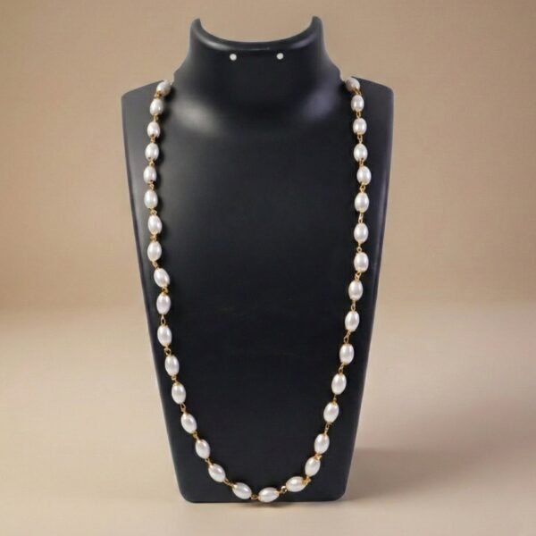 Elegant Pearl Beaded Necklace with Gold-Tone Link Detailing (1 Pc)