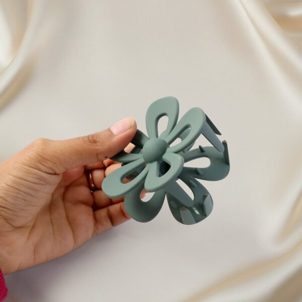 Flower Shaped Hair Claw Clip – 1 Pc