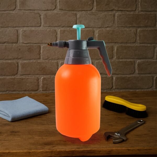 Handheld-Pressure-Sprayer-03.jpg Water Sprayer Hand-held Pump Pressure Garden Sprayer - 2 L (Mix Color)