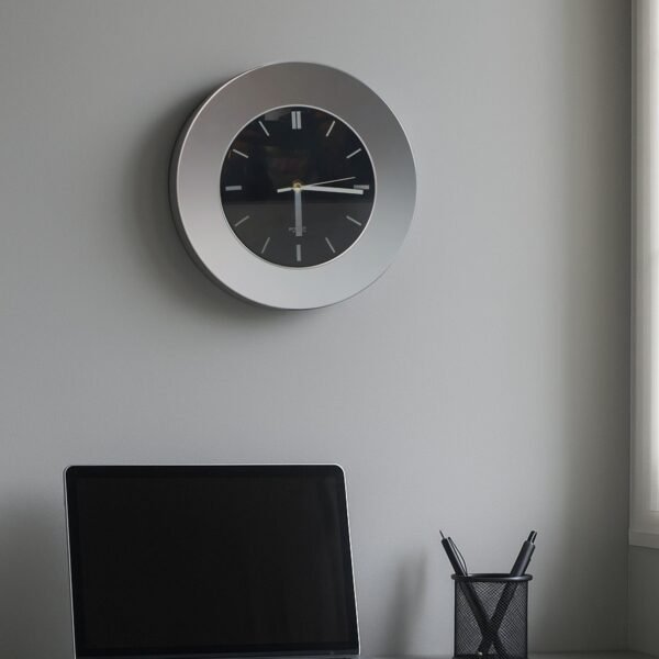 Modern Round Wall Clock - (1 Pc)