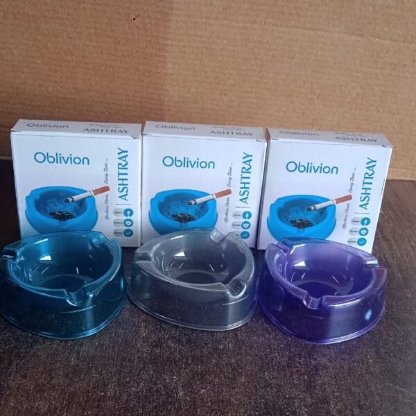 Oblivion Transparent Plastic Ashtray (Mix Color & 1 Pc)