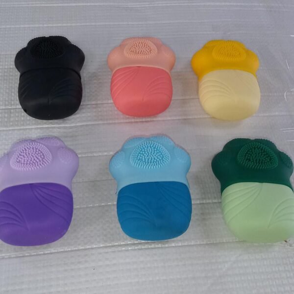 Non-Slip Silicone Ice Roller for Face – Reusable Beauty Tool (1 Pc)