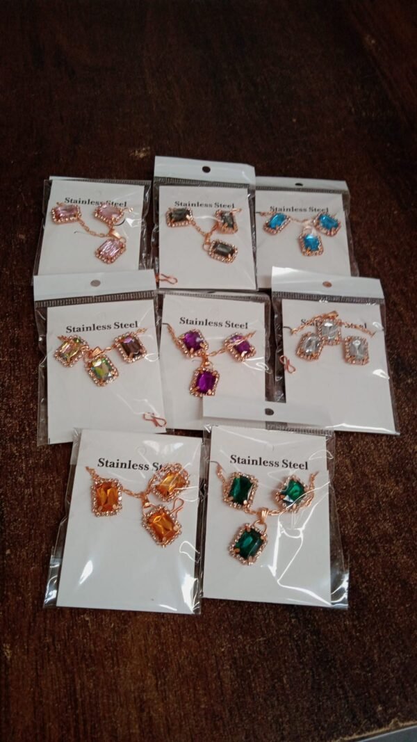 Stone Pendant Necklace Chain Set with Earrings (1 Set / Mix Color & Design)