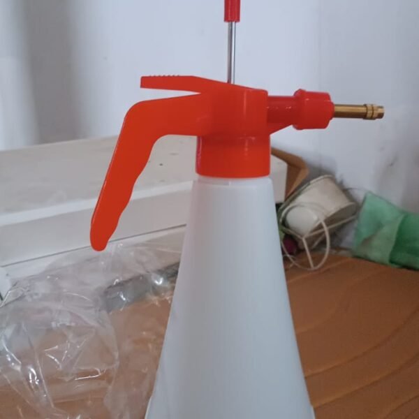 Handheld Pressure Water Sprayer Bottle (1 Ltr)