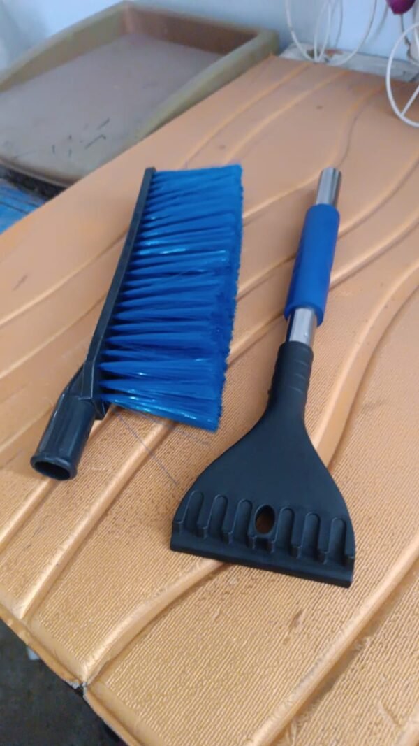 a841e6a8-cf2e-4380-913f-95252694fe9b-1.jpg Ice Scraper Car Snow Brush 2 in 1 Comfortable Grip (1 Pc / 67 Cm Long)