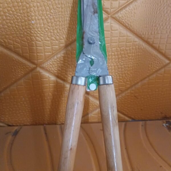 a981ed83-8952-47b1-b8a6-80c04551e065.jpg Heavy-Duty B Grade Hedge Shear with Wooden Handle