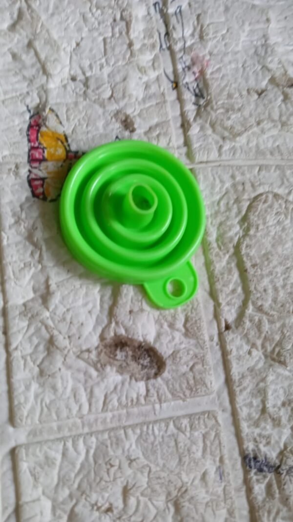 aa57c745-a90e-42cb-8648-312ed18bc681.jpg Silicone Funnel for Kitchen Use Oil Pouring Sauce Water Juice