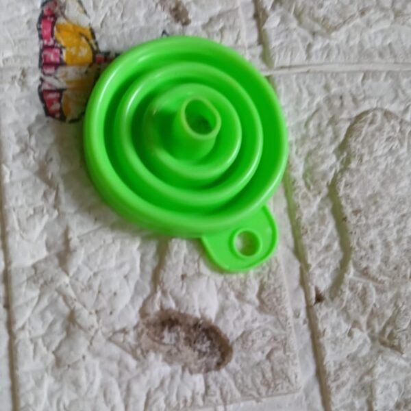 aa57c745-a90e-42cb-8648-312ed18bc681.jpg Silicone Funnel for Kitchen Use Oil Pouring Sauce Water Juice