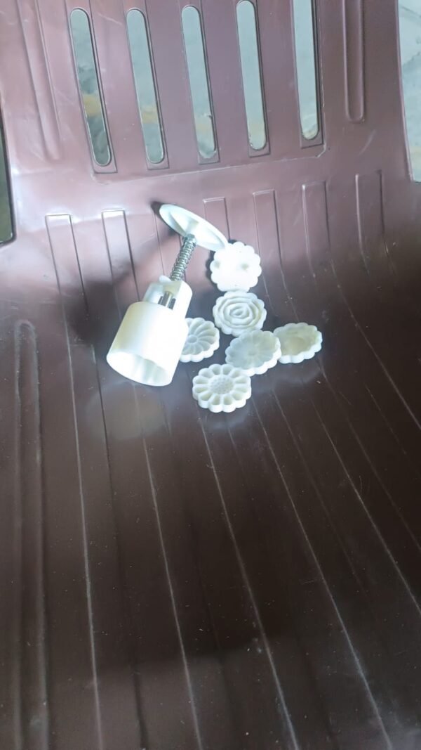 b368d40d-30c9-4379-9fc6-a0f3e6682a5f.jpg Mooncake Mold with 6 Stamps (1 Set)