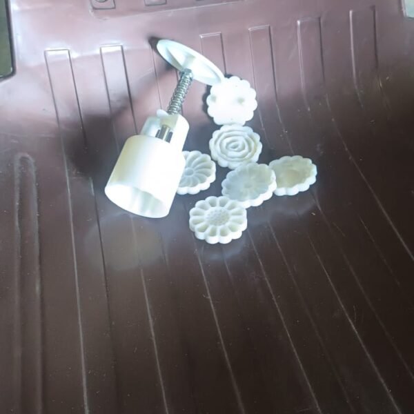 b368d40d-30c9-4379-9fc6-a0f3e6682a5f.jpg Mooncake Mold with 6 Stamps (1 Set)