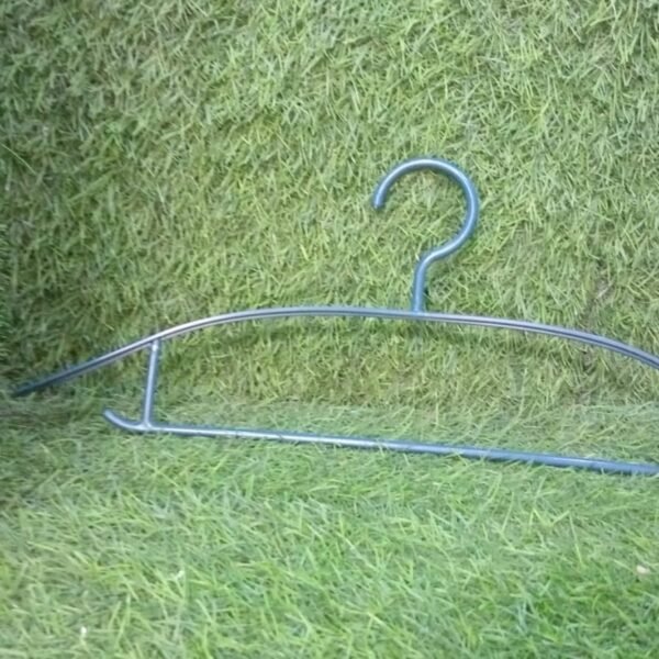 Plastic Clothes Hangers, Slim & Durable Space-Saving Hangers (10 Pack)