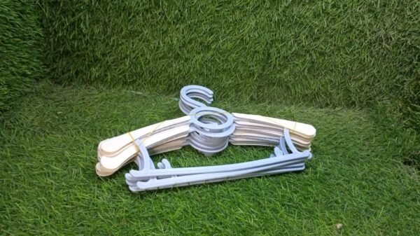 Large Adjustable Plastic Dress Hangers – Space-Saving & Lightweight (5 Pc)