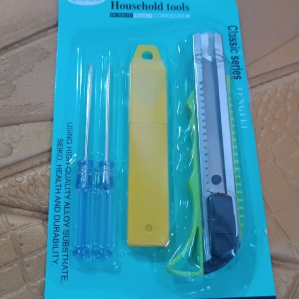 Heavy Duty Working Cutter Knife replacement blade, 2 Screwdriver Hand Tool (4 Pc Set)