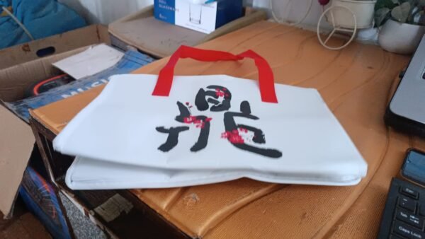 c2adbf2a-2e83-48af-af92-8b196f3d7b6e.jpg Premium Insulated Thermal Lunch Bag (1 Pc)