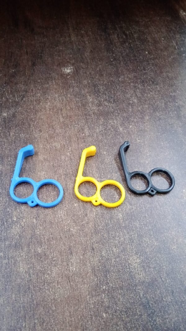 c646ab4e-3e9b-465f-912a-ee4c2ea7c03f_e5f23f8b-5587-4f50-aca8-1404f4476a09.jpg Plastic Hand Mobile Stand (Mix Color / 1 Pc)