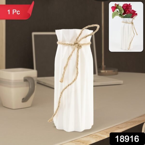 Plastic Vase / Pot - Elegant Design-Ideal Gift for Friends and Family (1 Pc)