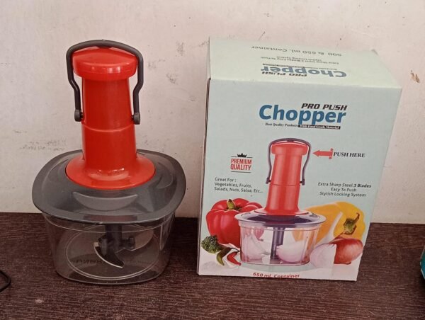c915b7ac-eb27-4580-b600-e620bcd2d177.jpg Manual Food Chopper (650ml): 3 Stainless Steel Blades, Locking System, Anti-Slip