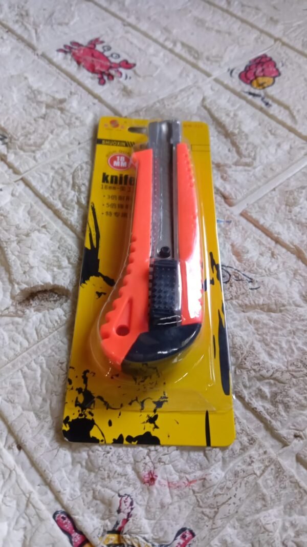 d1fd08ea-9242-4ad5-889f-6919e1ccd7dd.jpg Multi-Use Heavy Duty Iron Cutter – Precision Utility Knife Blade (18mm)