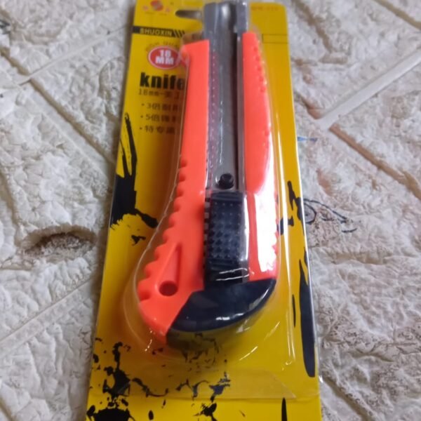 d1fd08ea-9242-4ad5-889f-6919e1ccd7dd.jpg Multi-Use Heavy Duty Iron Cutter – Precision Utility Knife Blade (18mm)