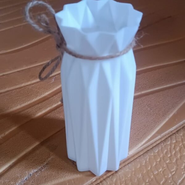 Plastic Vase / Pot - Elegant Design-Ideal Gift for Friends and Family (1 Pc)